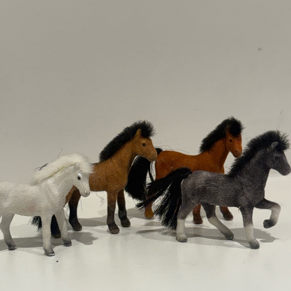 ✨ Melissa and Doug Vintage model horse toys set of 4